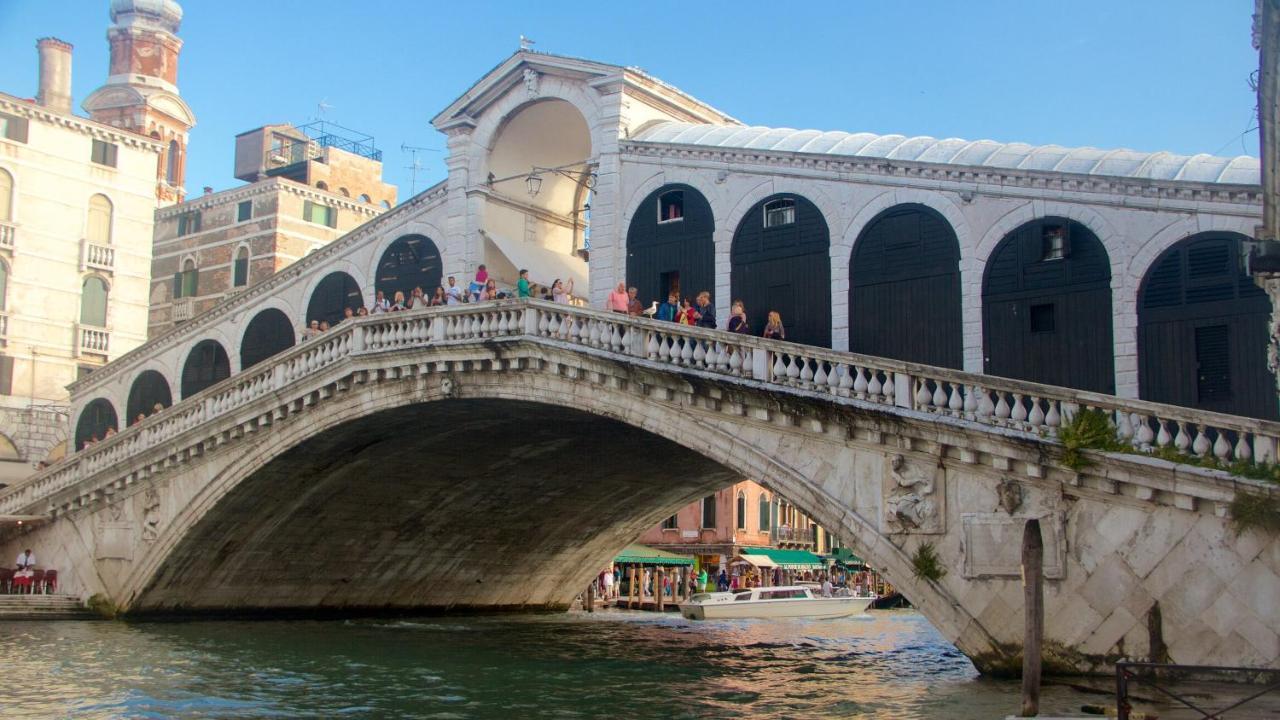Raggio Di Sole Dietro Piazza San Marco Benátky Exteriér fotografie